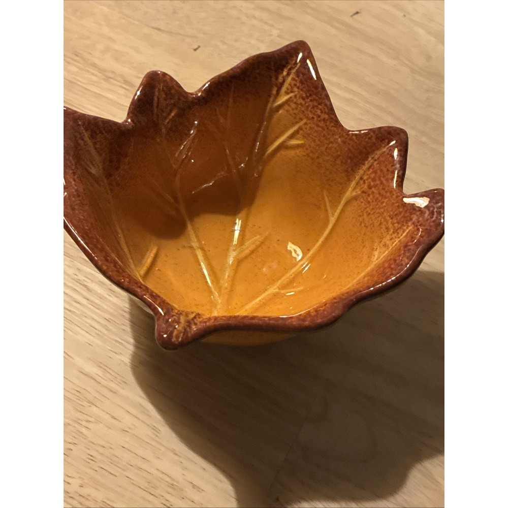 BETTER HOME and GARDENS Ceramic Maple Leaf Small Bowl 6.36" Golden Honey Brown